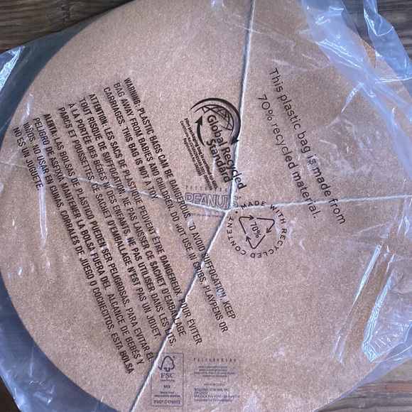 Pottery Barn Peanuts Snoopy Wreath Cork Placemats - Set of 4 - Picture 6 of 13